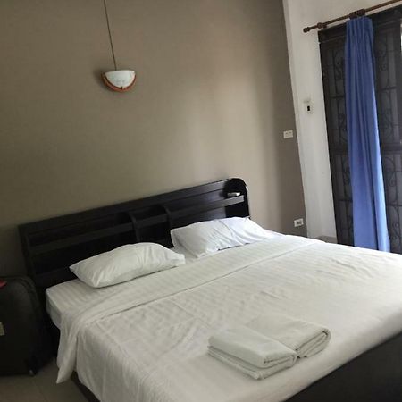 Escobar Guesthouse Praia de Jomtien Exterior foto