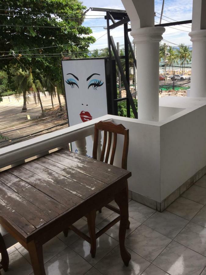 Escobar Guesthouse Praia de Jomtien Exterior foto