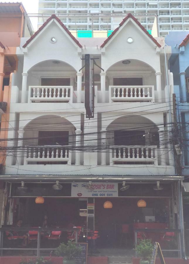 Escobar Guesthouse Praia de Jomtien Exterior foto