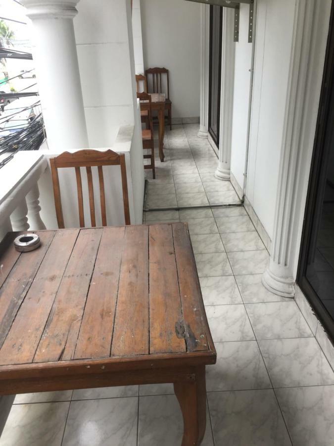 Escobar Guesthouse Praia de Jomtien Exterior foto
