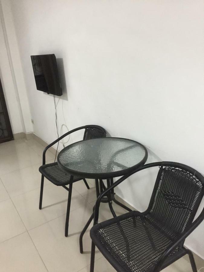 Escobar Guesthouse Praia de Jomtien Exterior foto