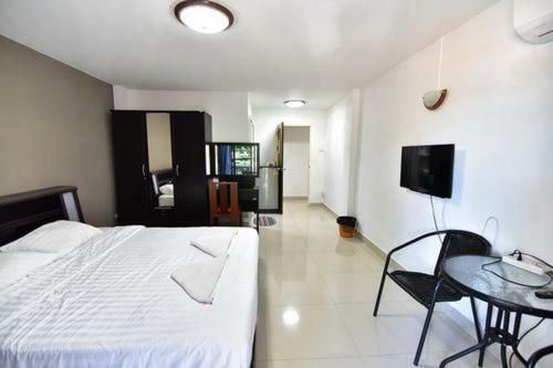Escobar Guesthouse Praia de Jomtien Exterior foto